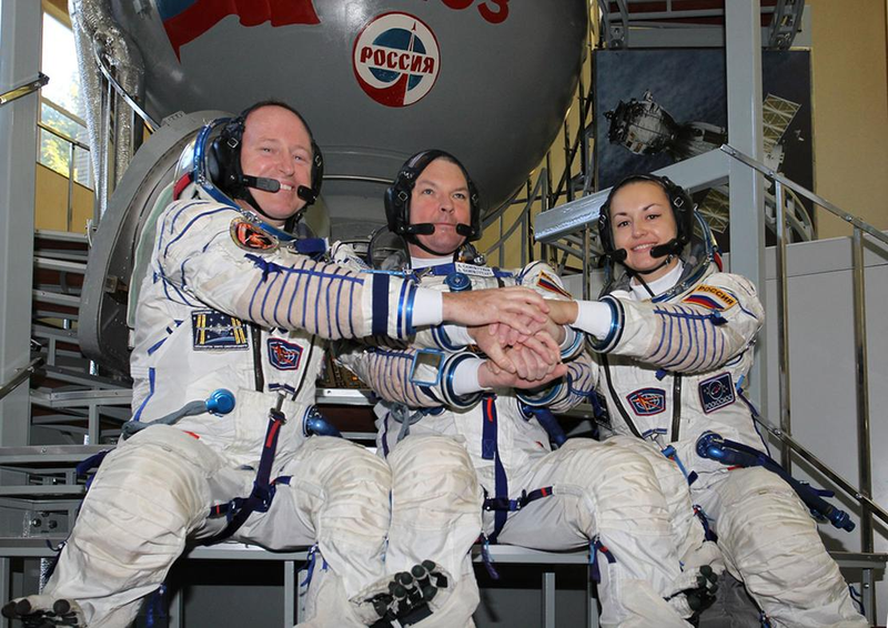 Illustration for article titled Golden Sunshine Over Fog Gave Astronauts A Beautiful Homecoming